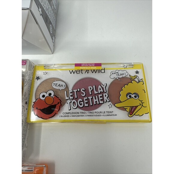 Sesame Street Wet N Wild Makeup Set Bundle - Blush, Highlighter, Sponge, Mirror - Picture 6 of 10